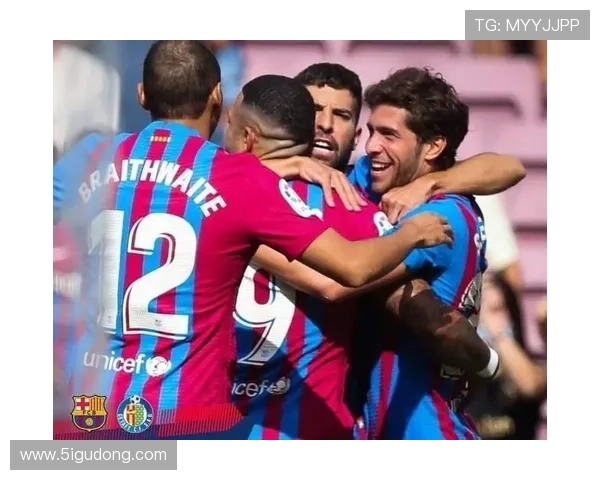 佩德里身披巴萨6号球衣表现稳健，持续提升中场竞争力