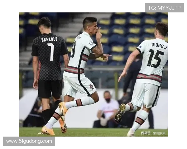 菲利克斯作为前场自由人对进攻体系的影响解析 菲利克斯作为前场自由人对进攻体系的影响解析